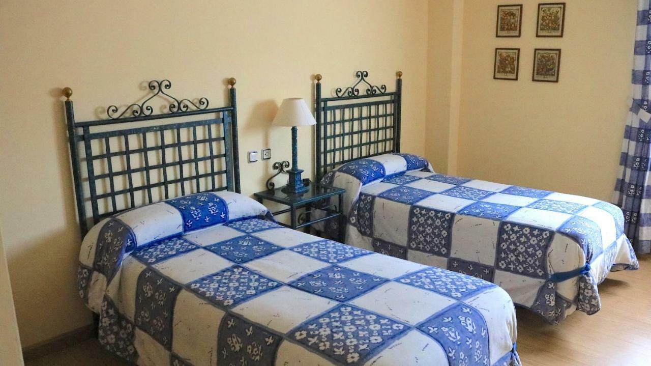 Hotel Miralba Alba De Los Cardanos Bagian luar foto