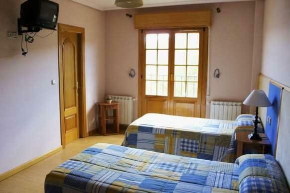 Hotel Miralba Alba De Los Cardanos Bagian luar foto