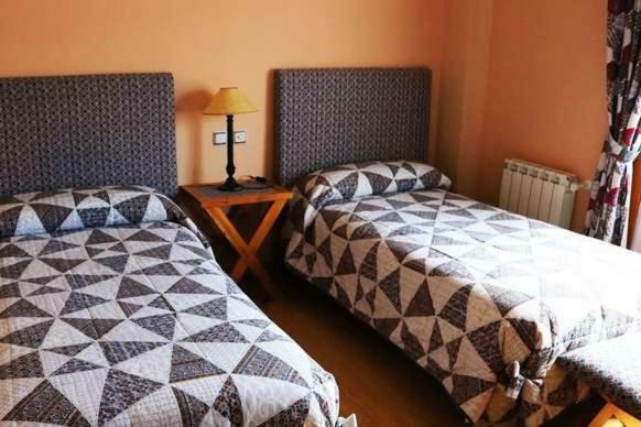 Hotel Miralba Alba De Los Cardanos Bagian luar foto
